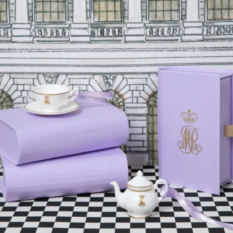 Queen Mary'S Dolls' House Miniature Set