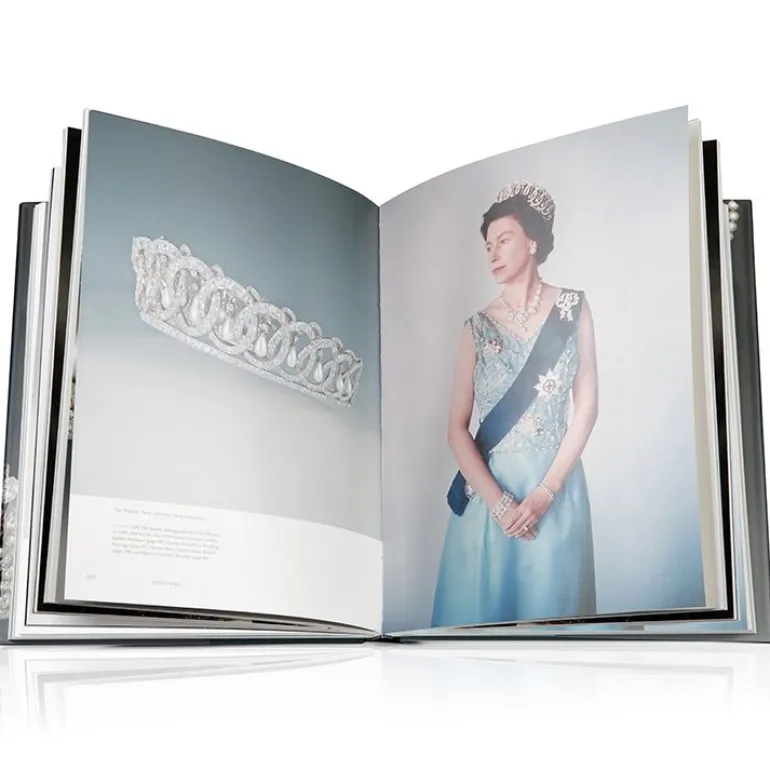 The Queen'S Diamonds